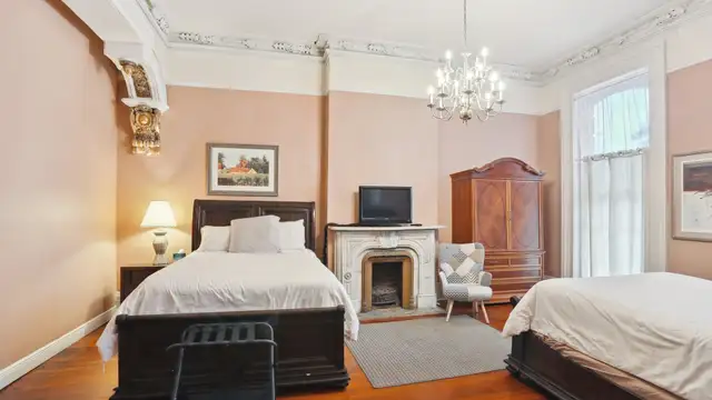 Licensed Commercial STR - 5 bedroom 4.5 bathroom thumbnail 2