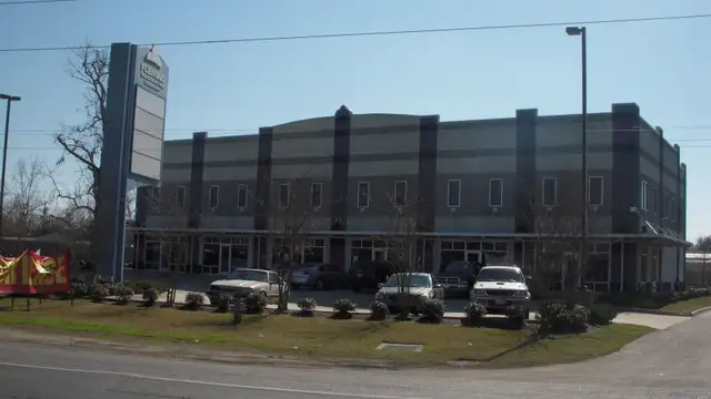 Former Pizza Hut space thumbnail 3