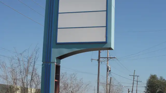 Former Pizza Hut space thumbnail 4