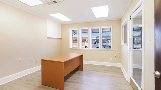 10928 S Choctaw Dr thumbnail 4