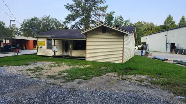 1021 N Lee Rd thumbnail 2