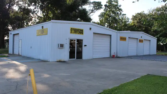 418 SW Evangeline Thruway thumbnail 2