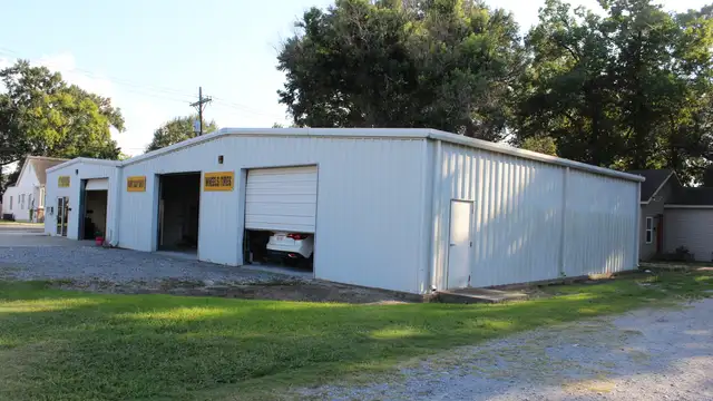 418 SW Evangeline Thruway thumbnail 3