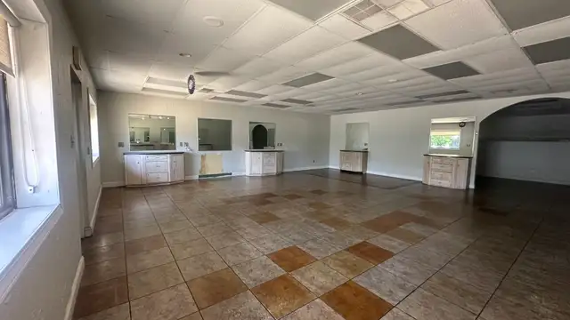 4350 Viking Dr thumbnail 2
