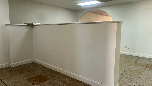 4350 Viking Dr thumbnail 3