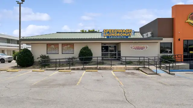 2810 Williams Blvd thumbnail 3