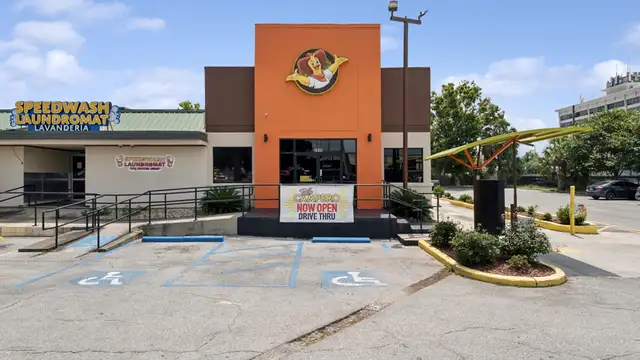 2810 Williams Blvd thumbnail 2
