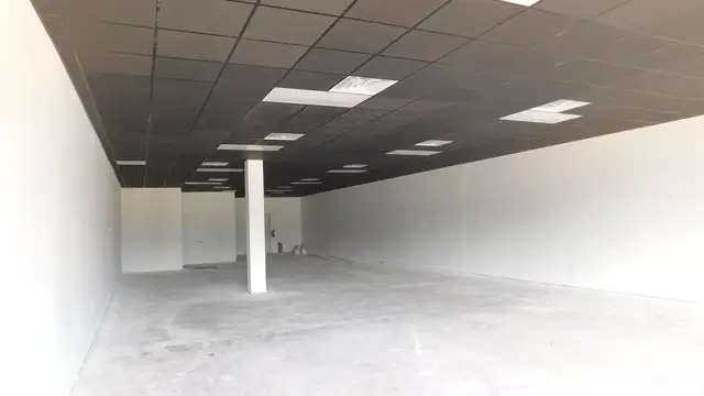 Retail/Office Space thumbnail 4