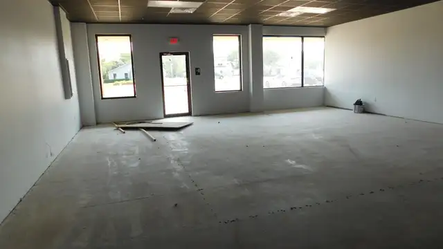 Retail/Office Space thumbnail 3
