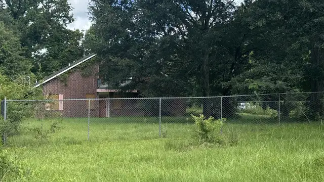 3052 Charles Dr thumbnail 4