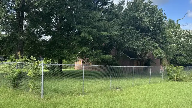 3052 Charles Dr thumbnail 2