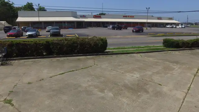 2781 Government Blvd thumbnail 3