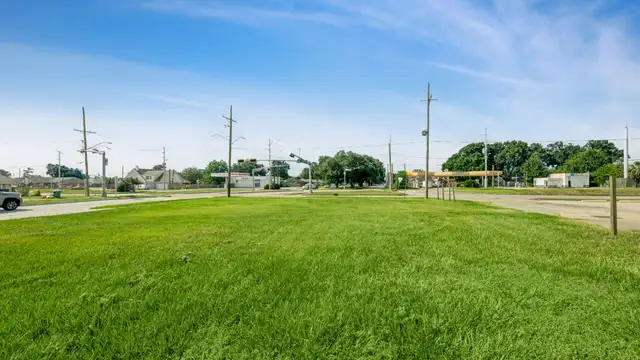 1905 Roosevelt Blvd thumbnail 2