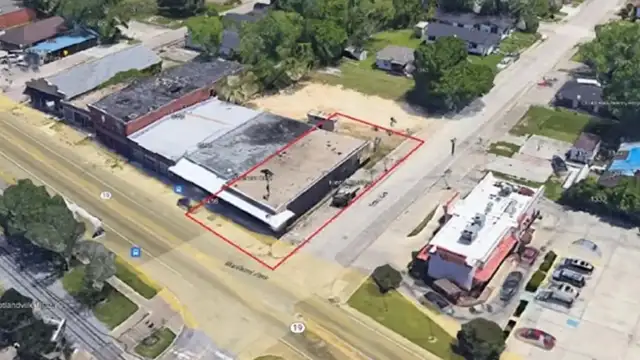 Exceptional Investment Opportunity:Strategic Commercial Venue Near Southern University thumbnail 3
