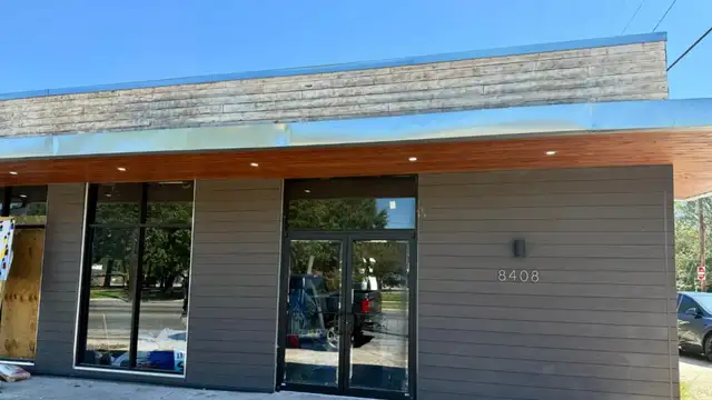 Exceptional Investment Opportunity:Strategic Commercial Venue Near Southern University thumbnail 2