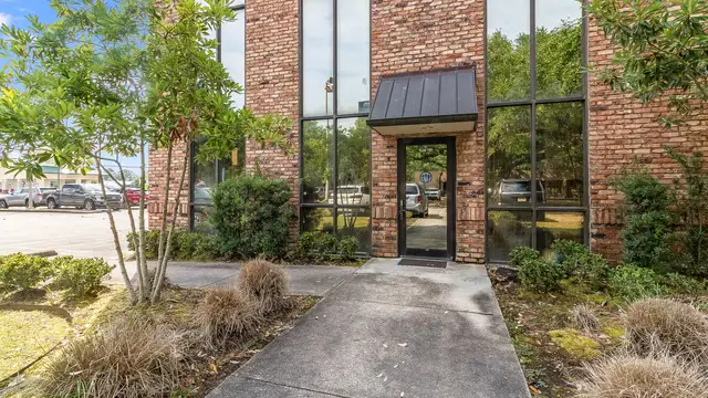 2110 W Pinhook Rd thumbnail 2