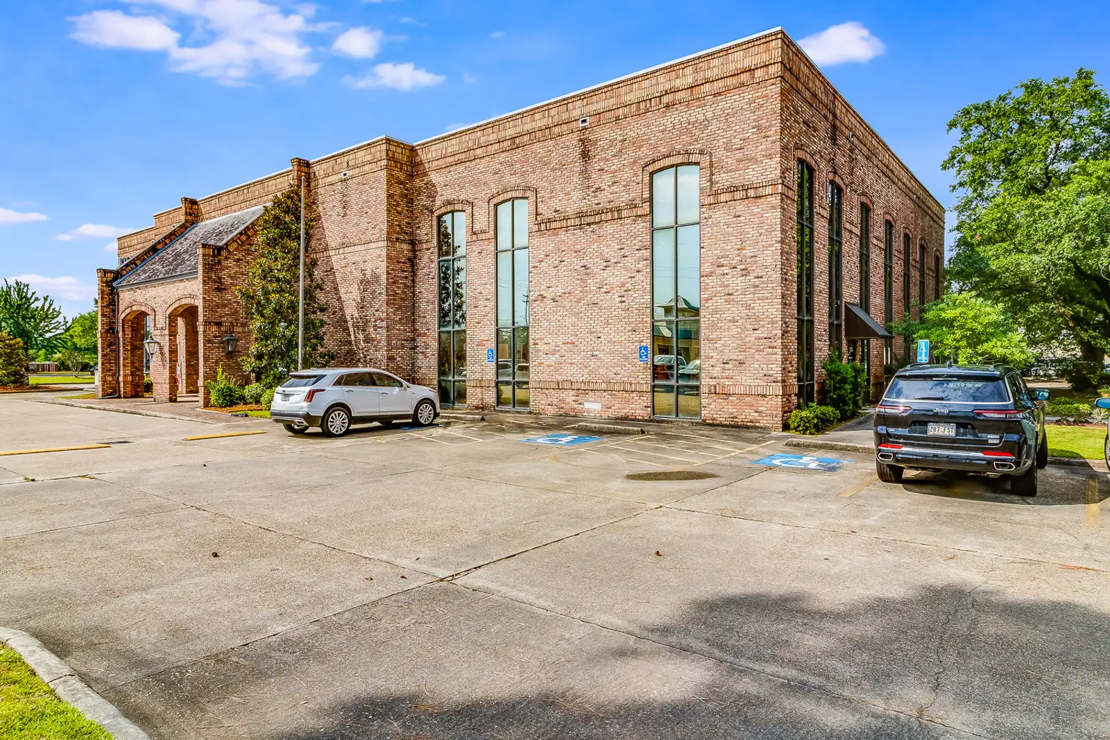 2110 W Pinhook Rd