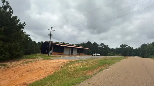 3,600 SF Industrial/Warehouse Building with Office Space thumbnail 2