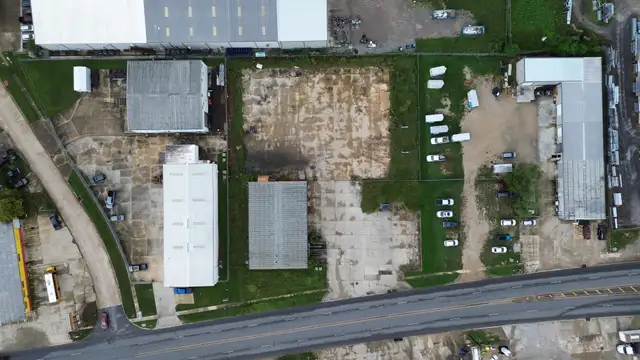 12540 S Choctaw Dr thumbnail 4