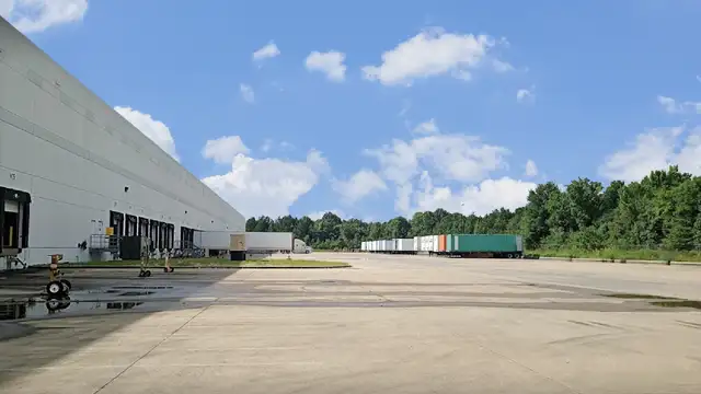 Class A Distribution Warehouse Space for Lease thumbnail 3