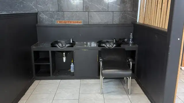 Former Salon Space on Florida Blvd. thumbnail 5