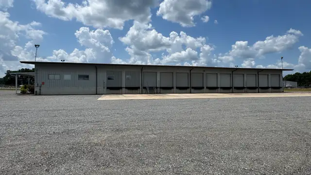7900 Greenwood Rd thumbnail 4