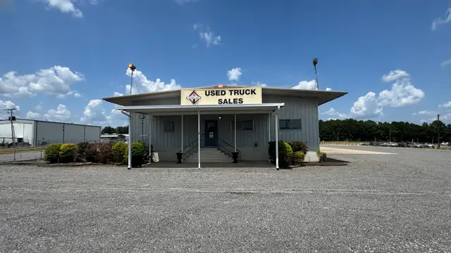7900 Greenwood Rd thumbnail 2