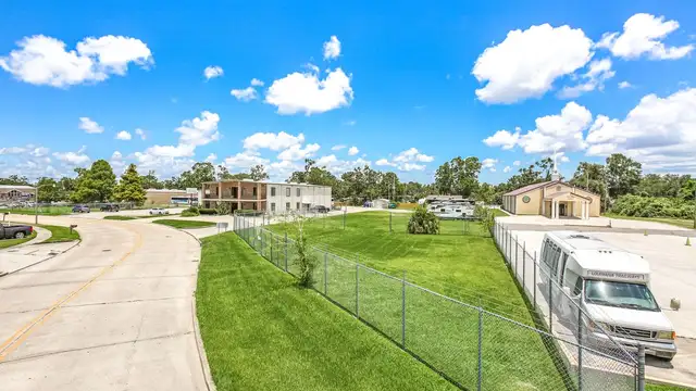5056 Taravella Road thumbnail 4