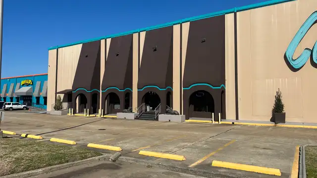 Retail/Showroom for lease thumbnail 2