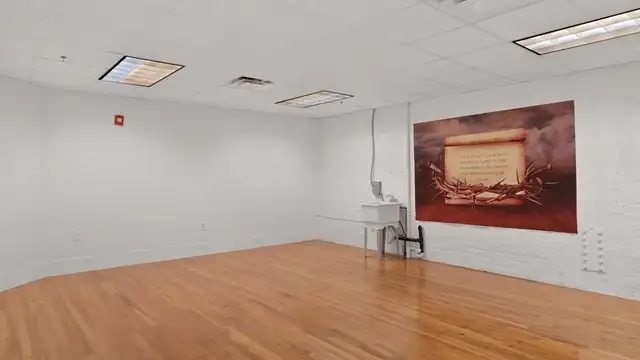 Suite 252 image