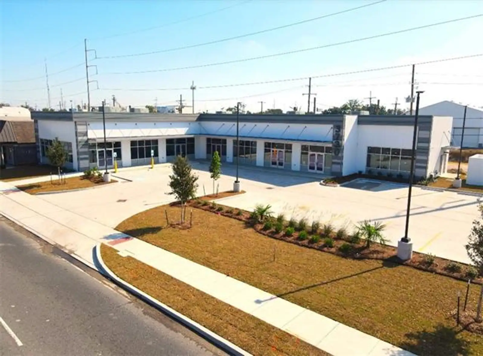 High End New Retail Strip Center