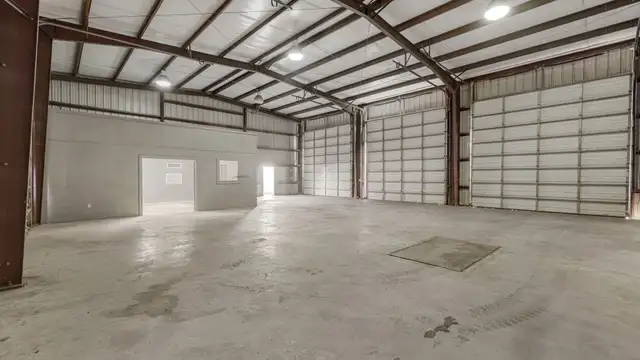 111 Bluffwood Dr thumbnail 5