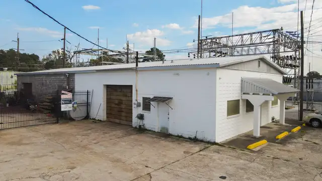 Occupied Industrial Office / Warehouse on Mission Dr thumbnail 4