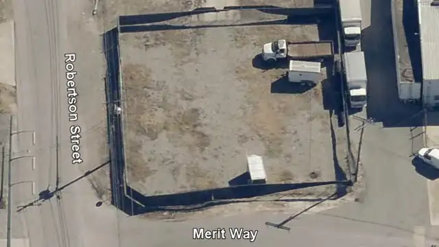 Fenced In Yard for Lease thumbnail 3
