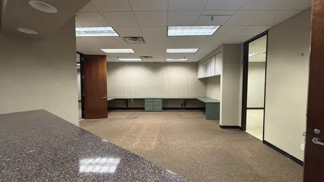 9100 Bluebonnet Centre Blvd thumbnail 4