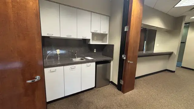 9100 Bluebonnet Centre Blvd thumbnail 3
