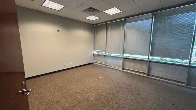 9100 Bluebonnet Centre Blvd thumbnail 5