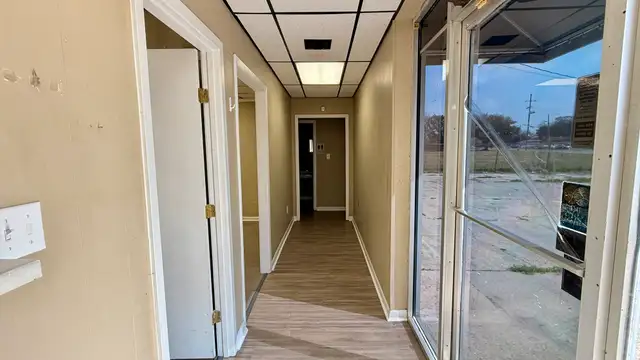 Office/Industrial For Lease thumbnail 4