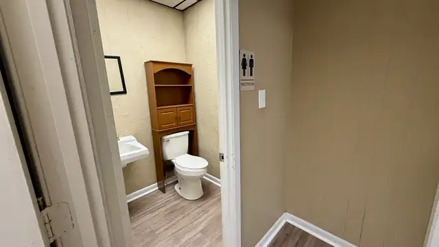 Office/Industrial For Lease thumbnail 2
