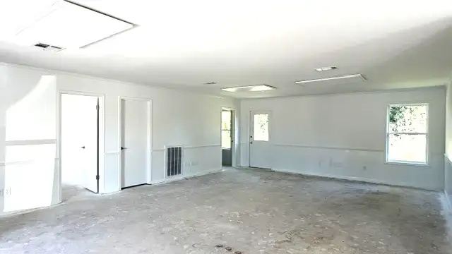 108 Executive Drive thumbnail 3
