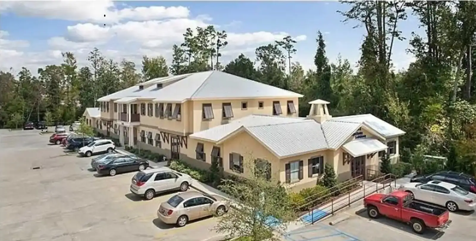 1261 W Causeway Approach image 1
