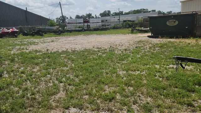 Warehouse / Office with Yard Storage | Alfred Lane Bossier City thumbnail 4