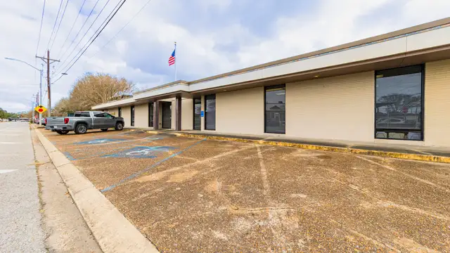 Premier Office Space For Lease! thumbnail 4