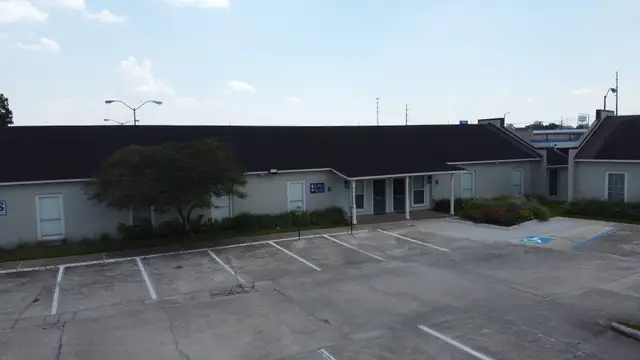 4521 Jamestown Avenue thumbnail 3
