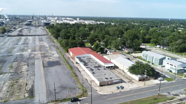 ±41,000 SF Warehouse Near ExxonMobil thumbnail 2