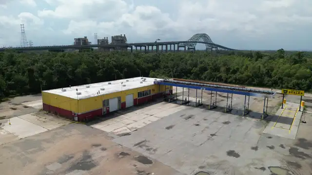 6,000 SF Former C-store Space For Lease on Old Gentilly Rd thumbnail 3