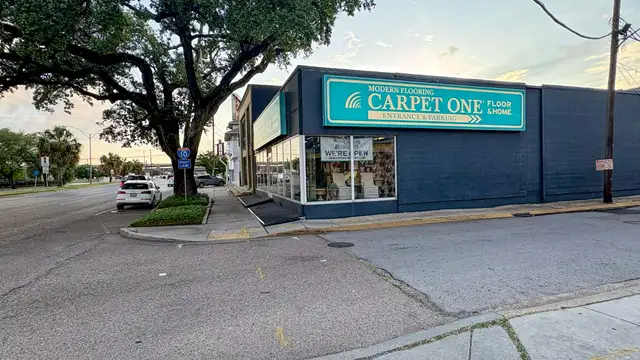 Centrally Located Retail Building with Warehouse thumbnail 2