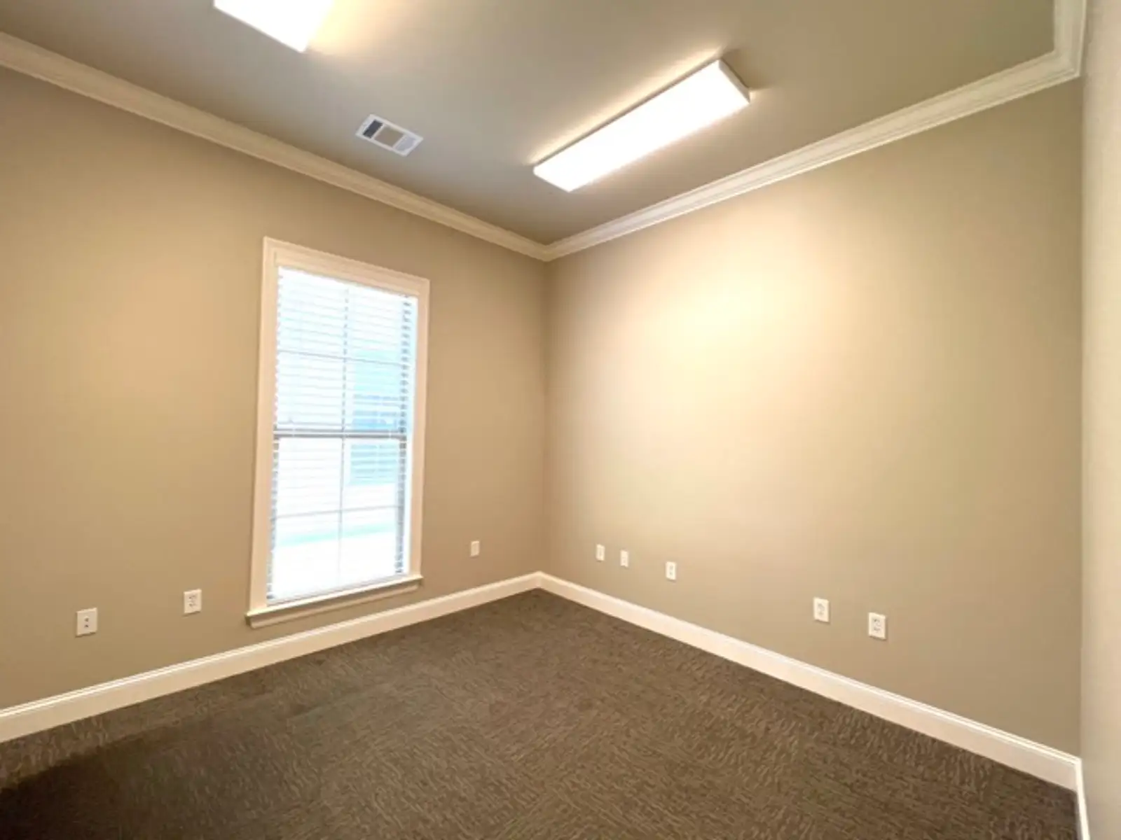 Towne Park Office Building, Prairieville, La image 8