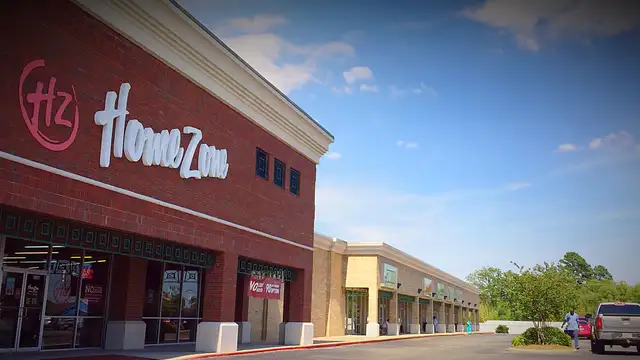 Pines Crossing Shopping Center thumbnail 3
