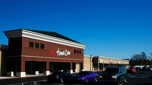 Pines Crossing Shopping Center thumbnail 4